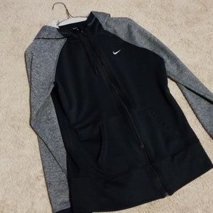 Nike therma fit hooded sweatshirt